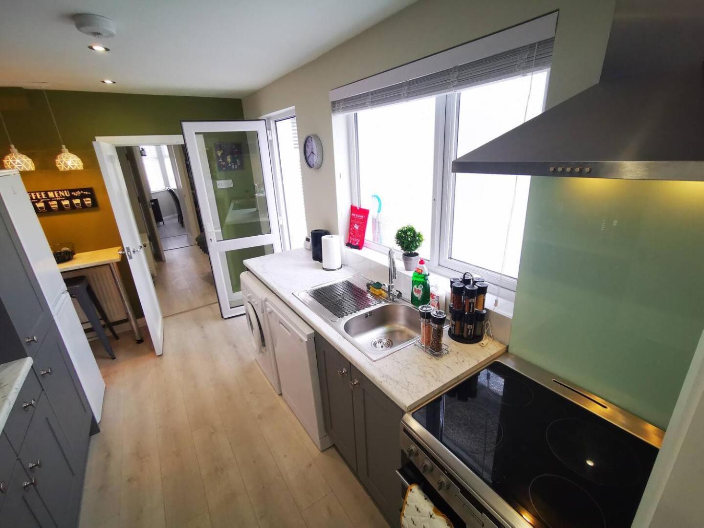 Villa 4Br Modern Botanic House Belfast Esterno foto